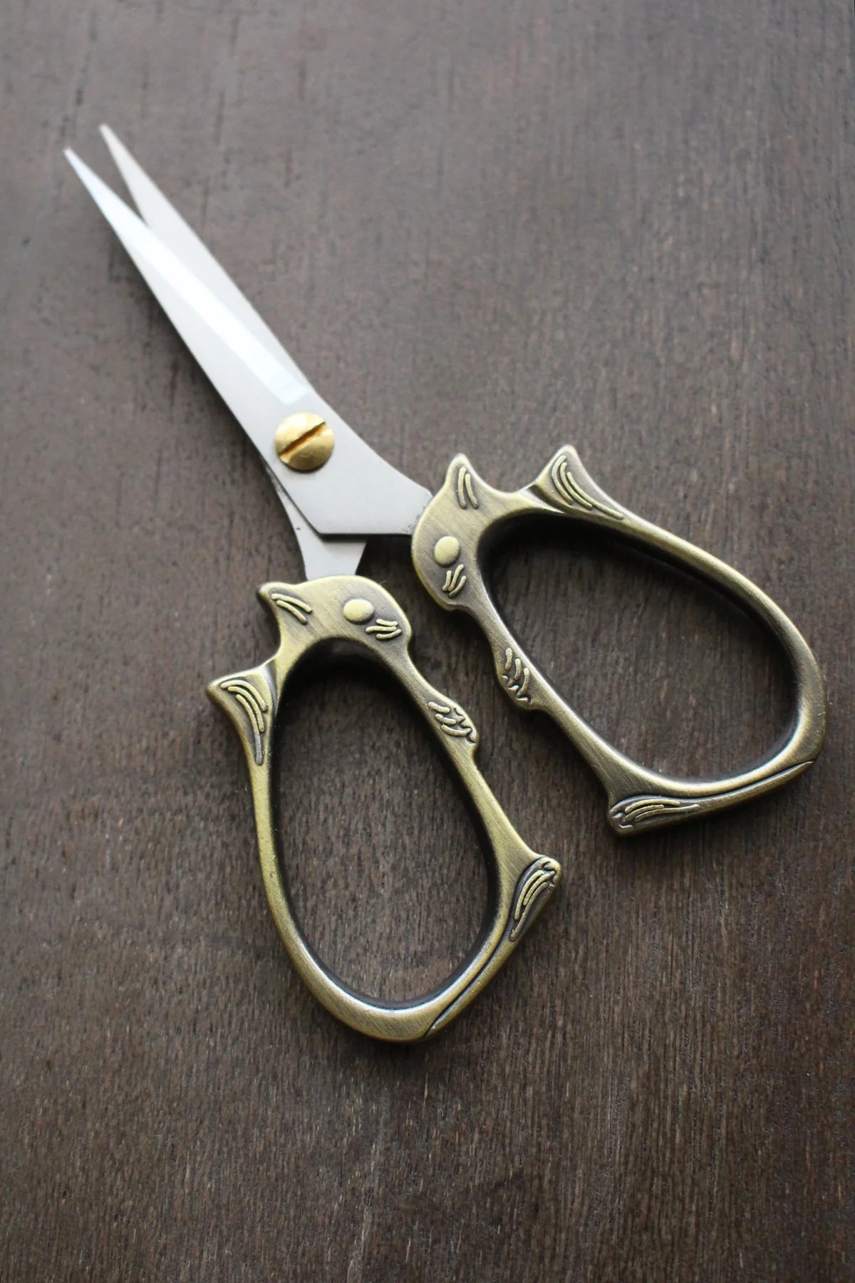 Squirrel Scissors Antique Gold Stainless Steel – Lindy Stitches